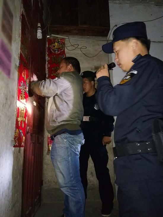 遂宁粗心妈妈误将幼女锁家中 