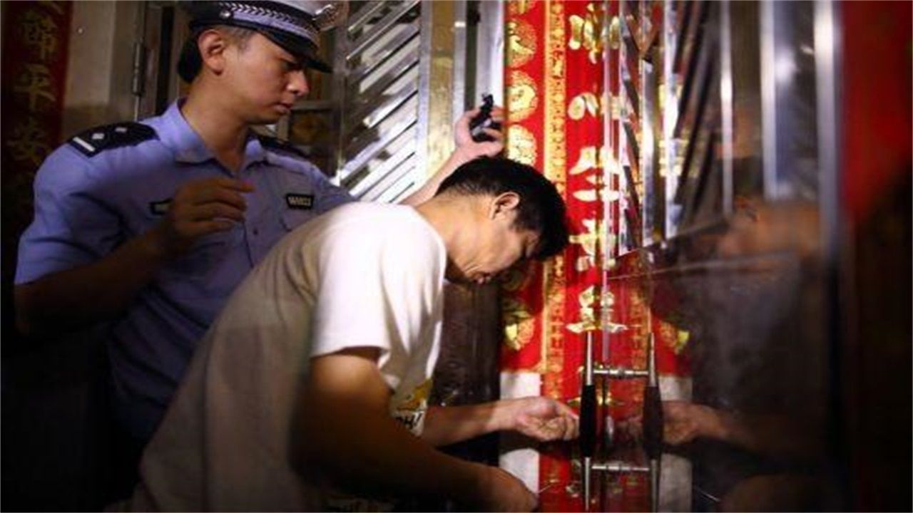 遂宁请开锁师傅开了锁后，师傅